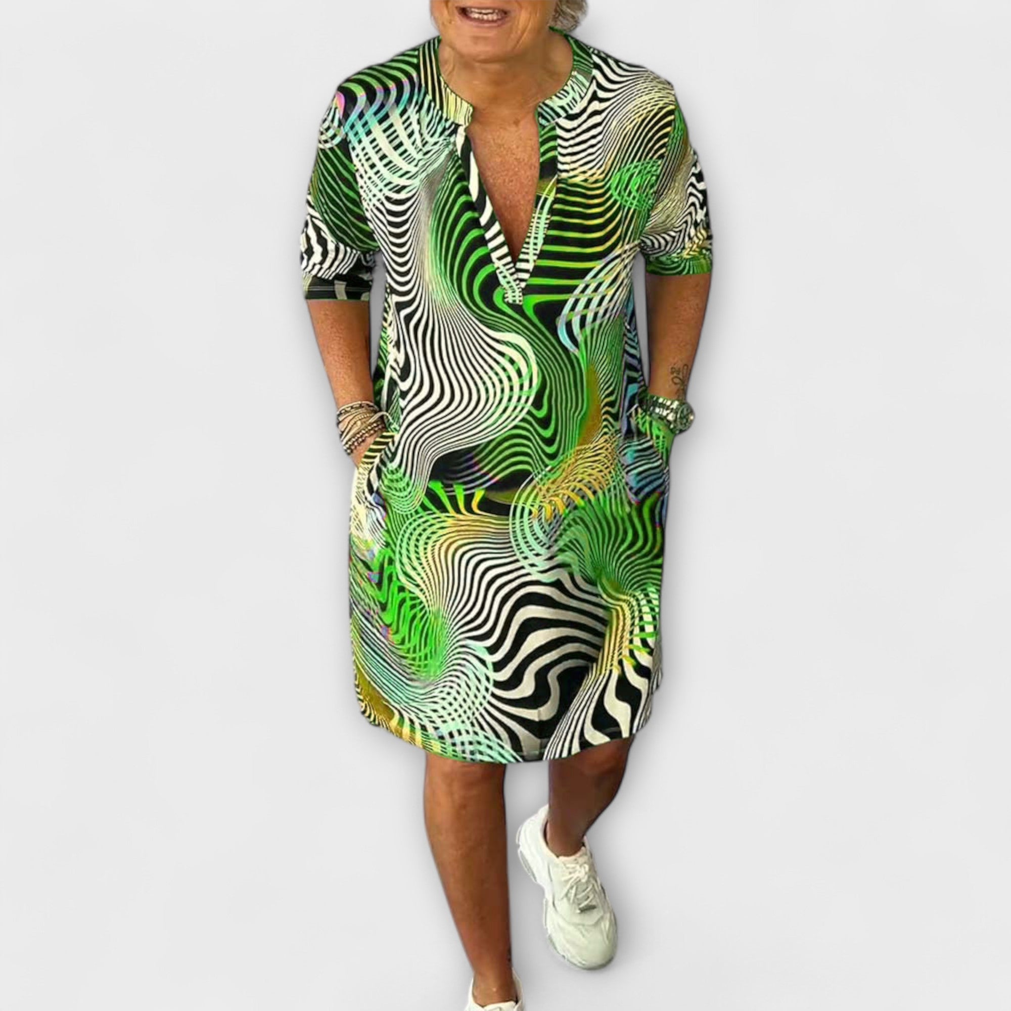 Liora - Kleurrijke V-hals jurk