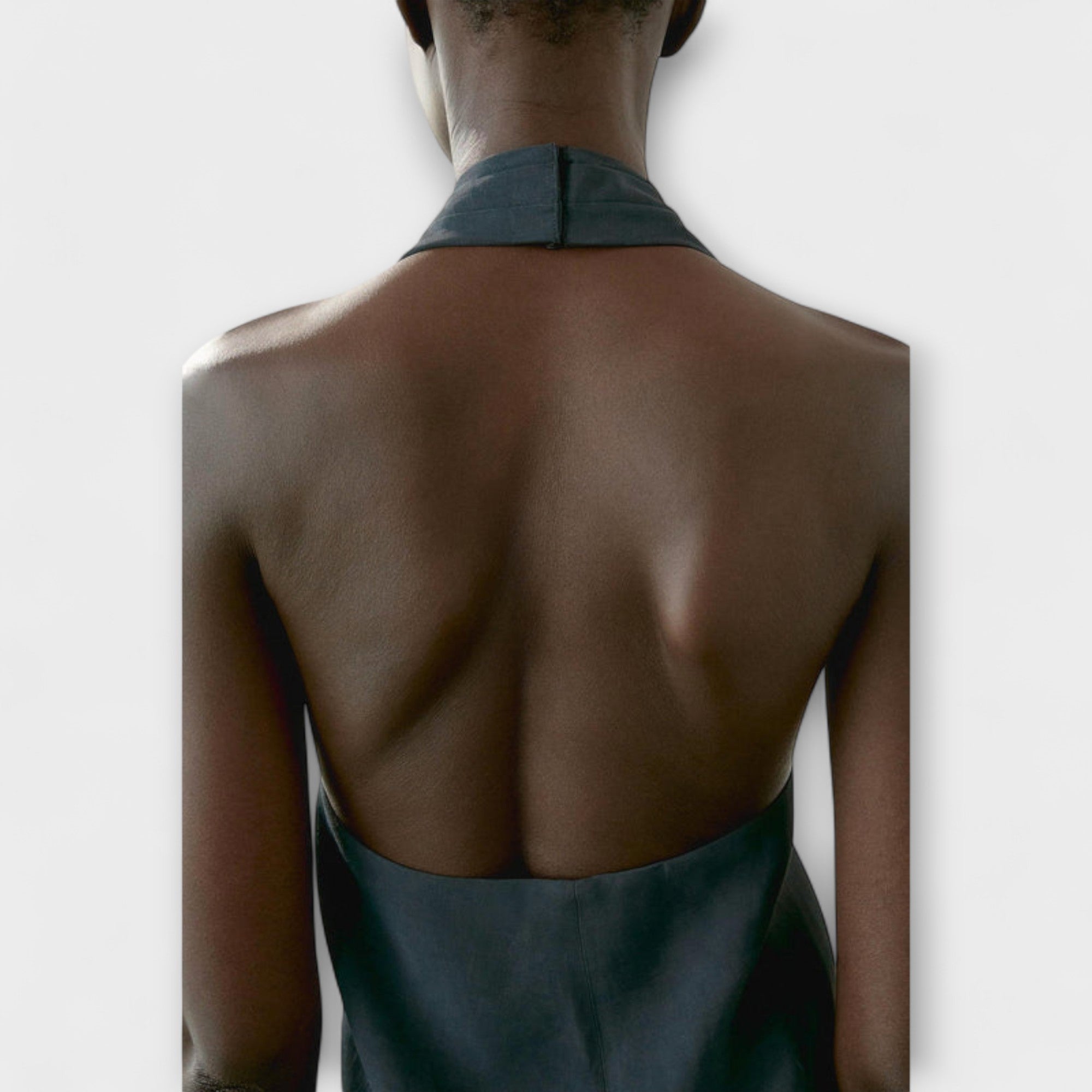 Leah - Blauwe Haltertop met Ruguitsnijding