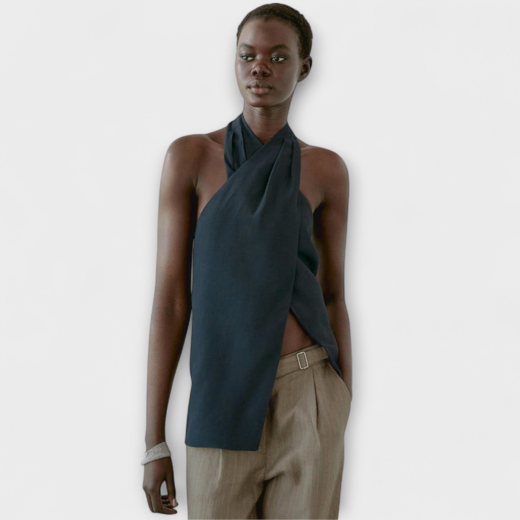 Hannah - Blauwe Halter Top met Ruguitsnede