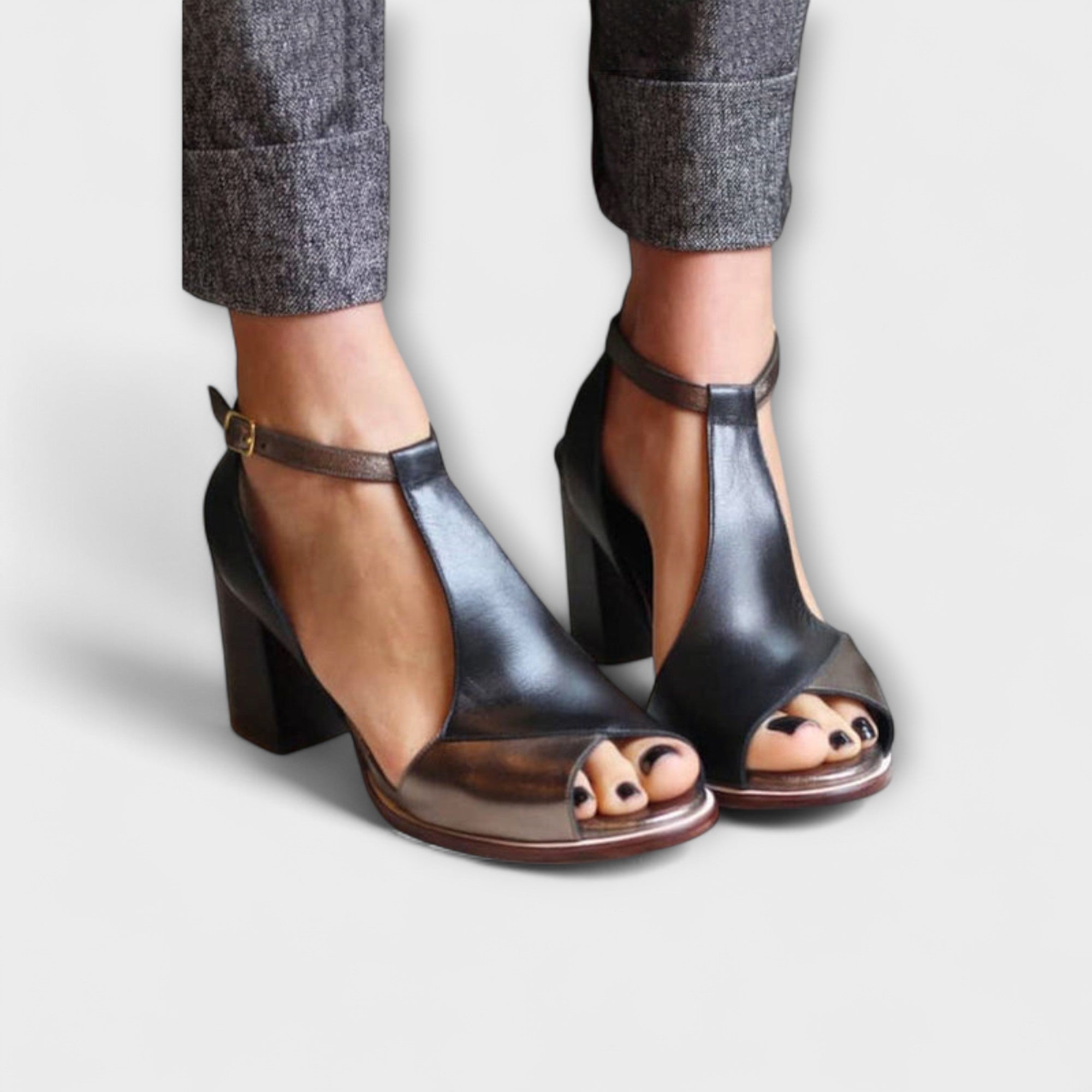 Nadaria – T-Strap Stijl met Comfort