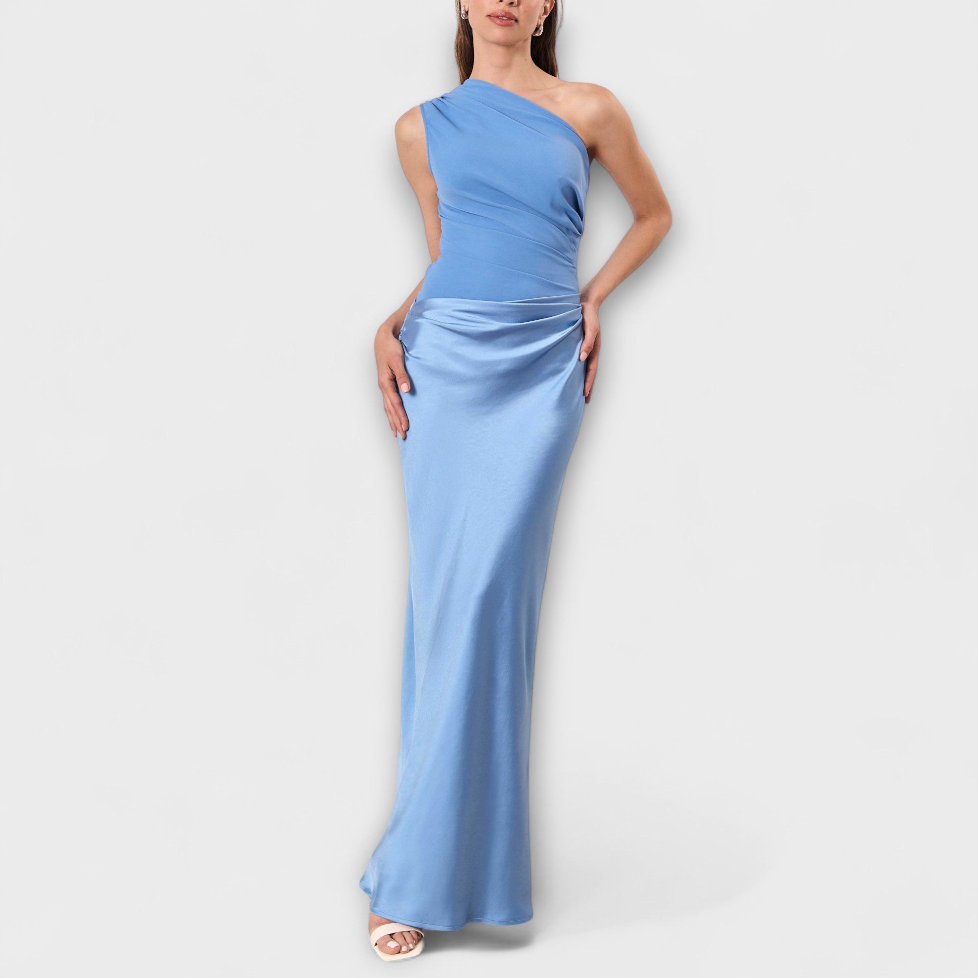 Elegante maxi-jurk met één schouder en plooien